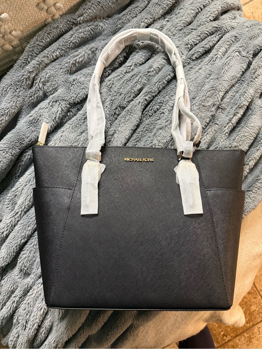 Michael Kors Black Saffiano Tote with Gold Logo - Picture 2 of 5